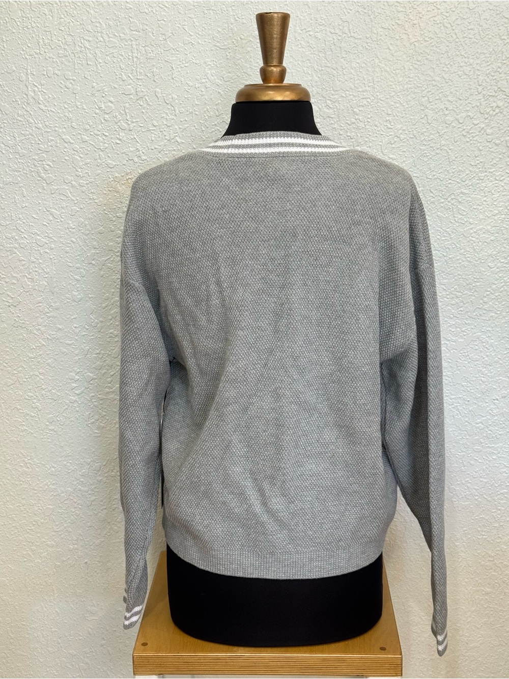 ALO tennis club sweater knit cardigan in grey and white - Picture 9 of 10